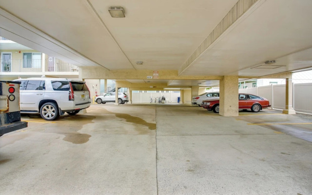 Quaint Wildwood Condo ~ Walk to Beach!