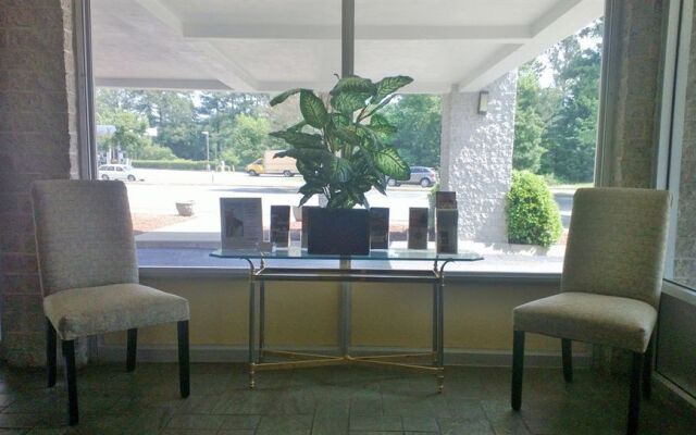 Quarterpath Inn & Suites