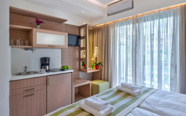 Leonidas Hotel & Apartments
