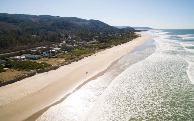 Getaway Oceanfront Lodging - 2 Br Condo
