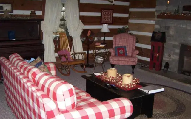 Horse & Buggy Country Inn