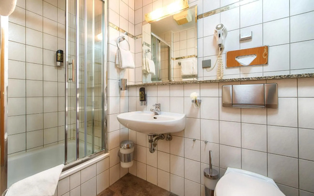 Home Hotel