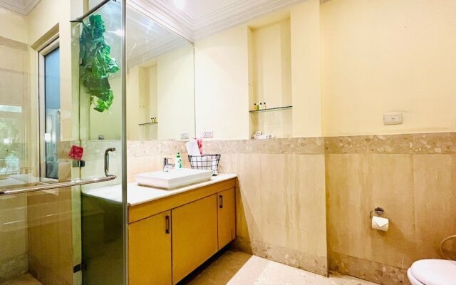 BluO 1BHK - DLF Galleria | BathTub, Balcony, Suite