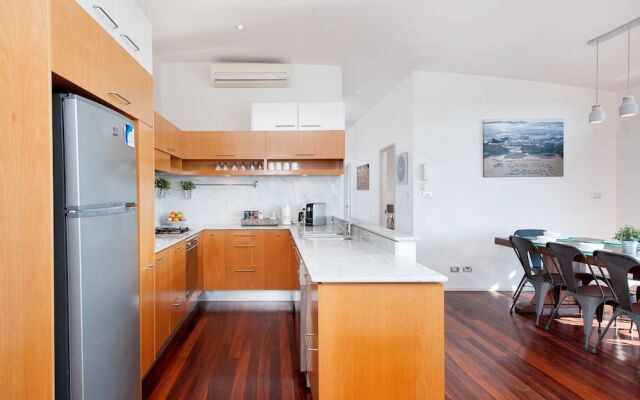 The Deckhouse, 22/26 One Mile Close