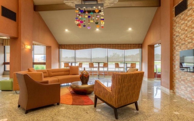 Comfort Inn & Suites Evansville Airport