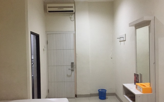 RedDoorz Plus @ Hotel Alden Makassar