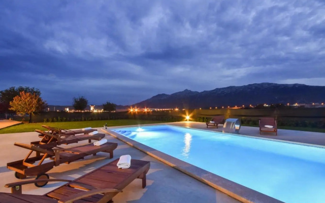 Holiday house with a swimming pool Dugopolje, Zagora - 19033