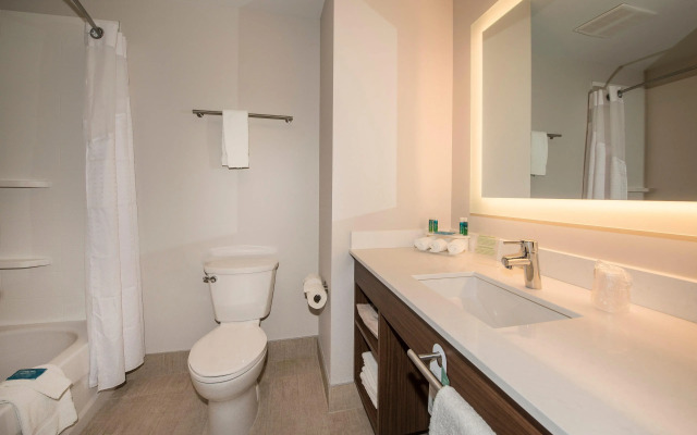 Holiday Inn Express & Suites Victoria - Colwood by IHG