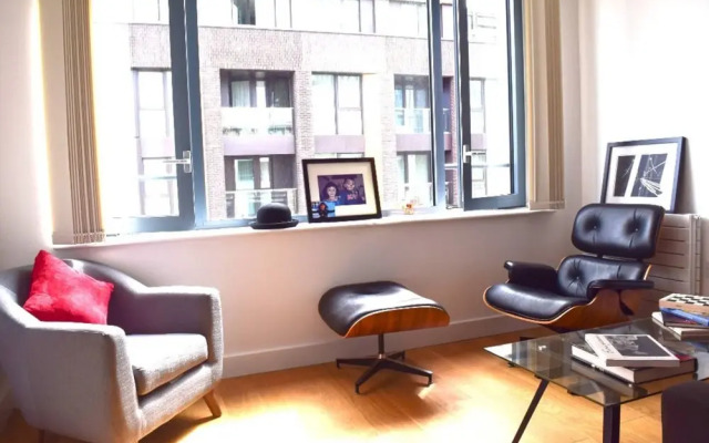 Modern Vauxhall Flat With Balcony