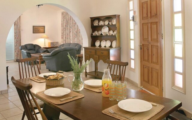 Beautiful Home in Miliou Paphos With 2 Bedrooms, Outdoor Swimming Pool and Swimming Pool