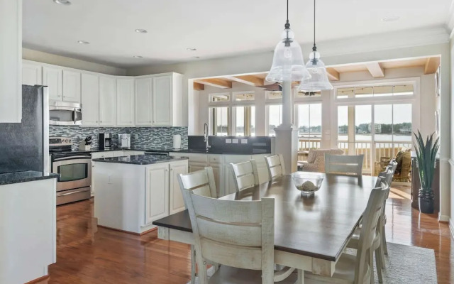 Hidden Paradise Coastal Views!