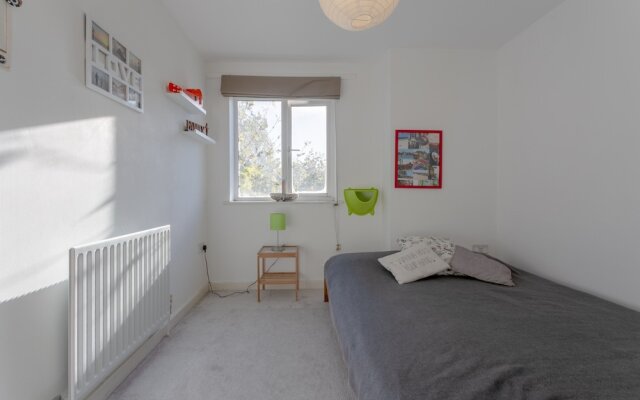 2 Bedroom Apartment With Balcony in Nunhead