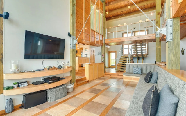 Oceanfront Home w/ Beach Access in Galveston