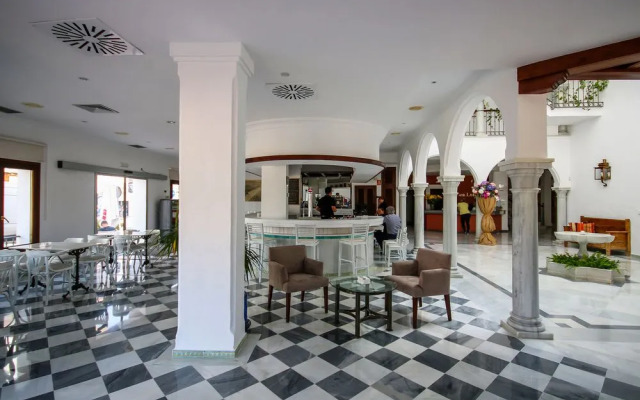Hostal Doña Lola Marina