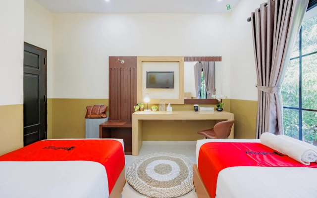 RedDoorz Plus @ La Asiana Guest House – Guest Rooms – Cirebon