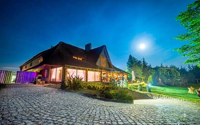 Dom Wypoczynkowy "Pod Strzechą" w Giewartowie