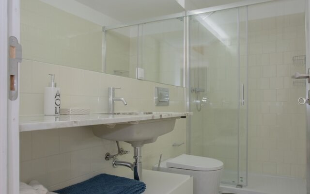 Liiiving - Mezzanine Downtown Balcony