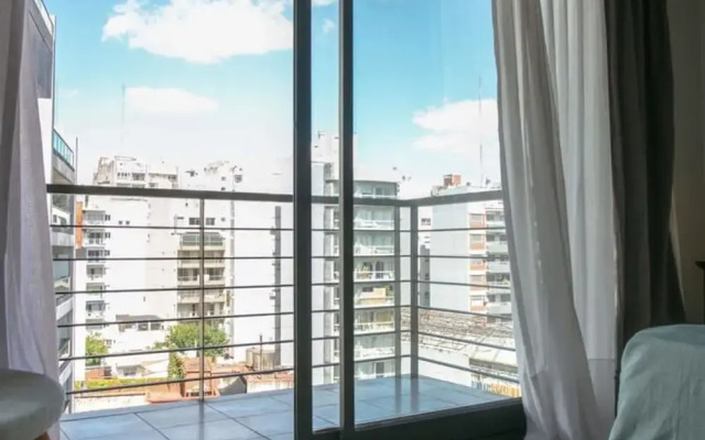 The Feather Comfortable Studio With Balcony