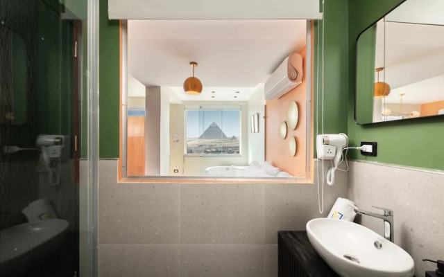 Xuru Jacuzzi Studios @ The Pyramids