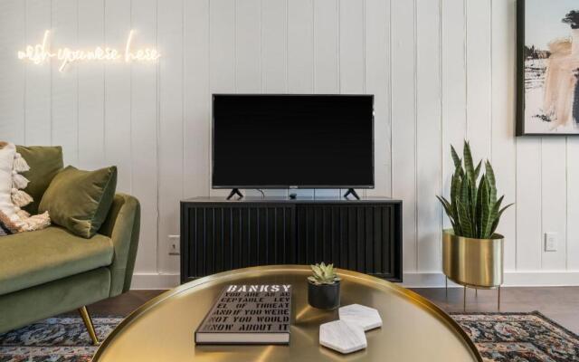 Abode Houston - Norfolk