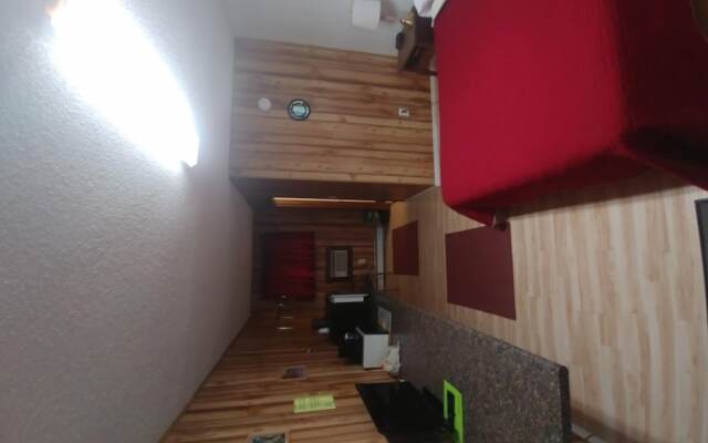 Falls Motel