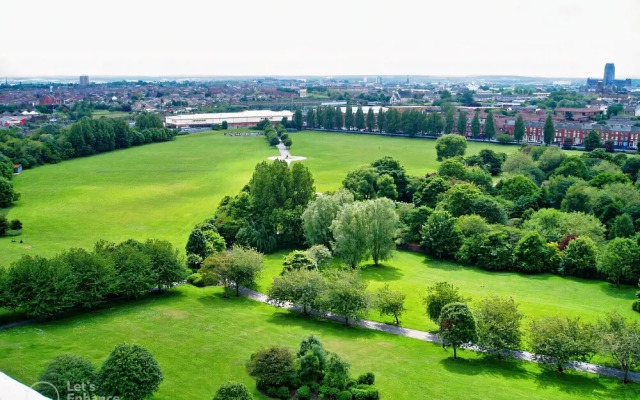 Botanic Gardens Oasis: Urban Convenience & Comfort