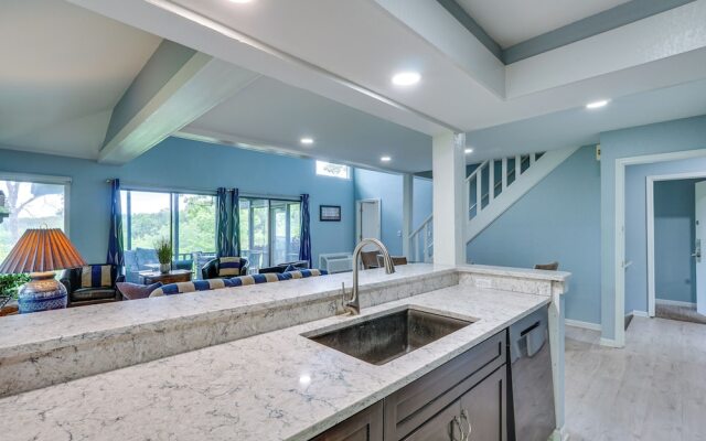 Lake-view Margaritaville Retreat w/ Screened Porch