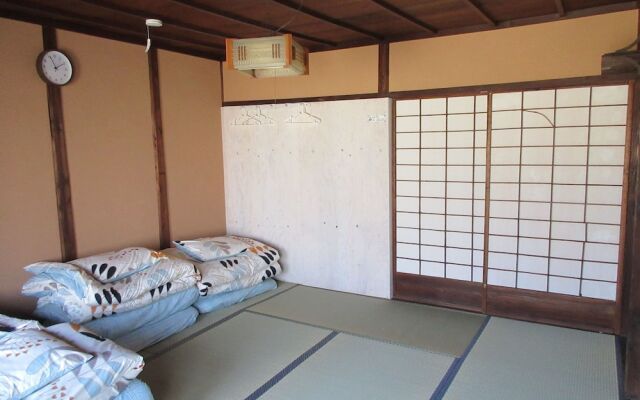 Tsushima Guest House - Hostel