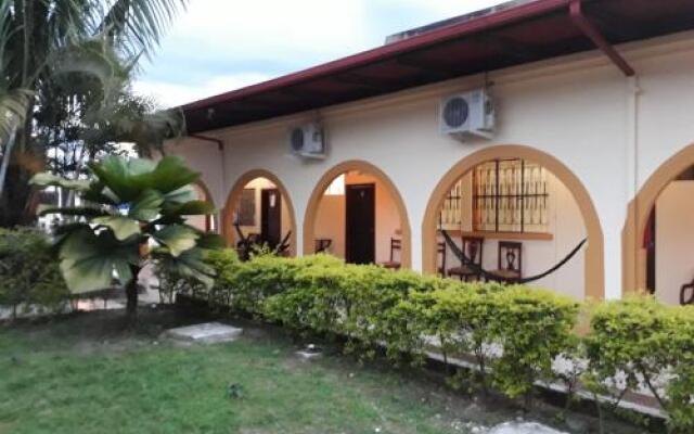 Salamandra's Suites & Hotel