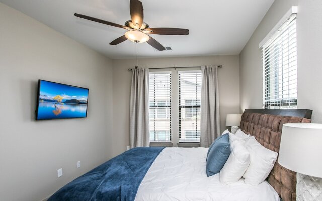 Rooftop Pool-Walk 2 shops-Dining-C4404