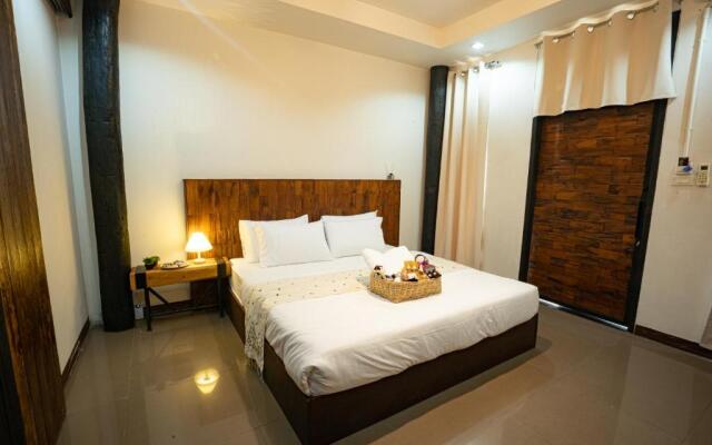 Croissant hotel and cafe