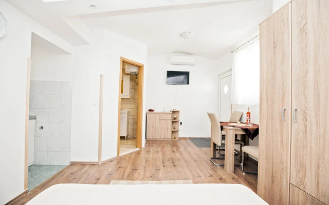 The Garden Rooms & Suites