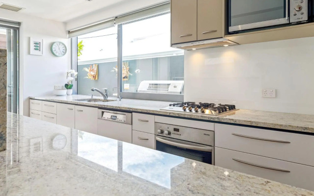 Ferguson St Family Home in Fabulous Location