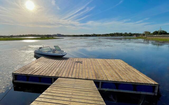 Linda casa na Lagoa do Catu com Pier