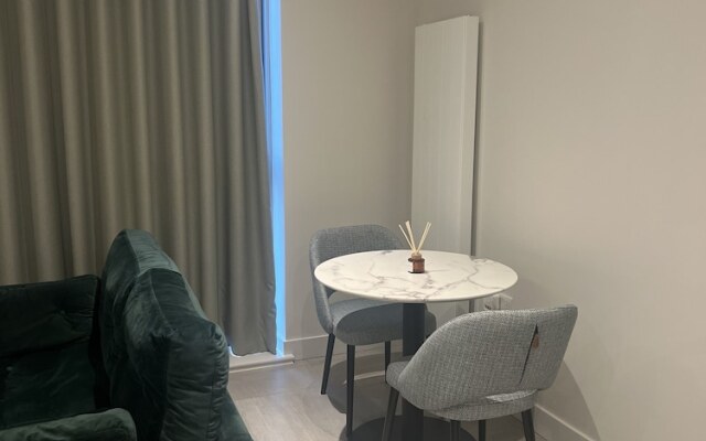 Beautiful Apartment With Excellent Water View