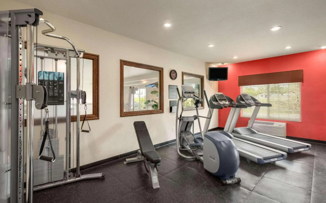 Country Inn & Suites by Radisson, Minot, ND