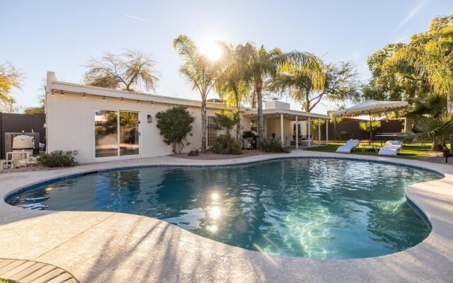 Scottsdale Dreyfus 5 Bedroom Home by RedAwning