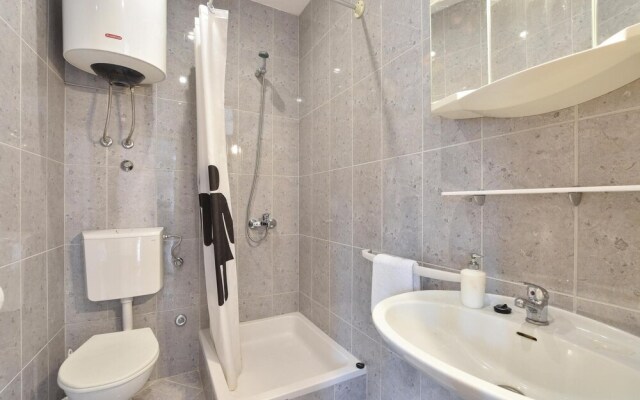 Beautiful Home in Mimice With Wifi and 1 Bedrooms