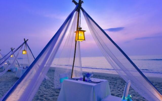 Twin Moon Bay Xianghai Hot Spring Holiday Hotel