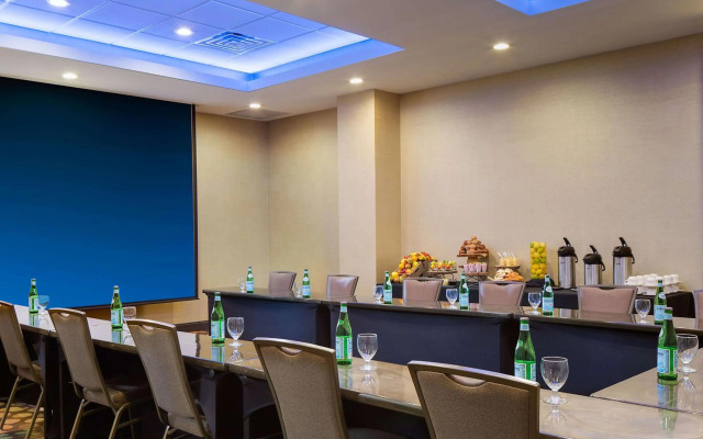 Embassy Suites by Hilton Dallas Love Field
