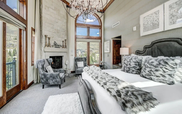 2 BR Ritz-Carlton Chic Décor Valley Views Condo by RedAwning - Save 20% on 7+ Nights!
