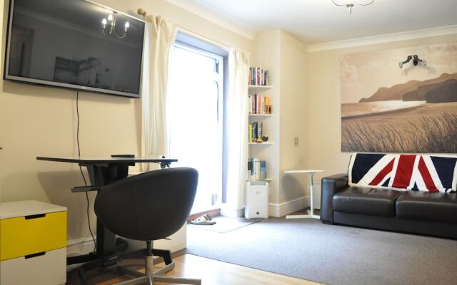 Studio Apartment Close to Hyde Park