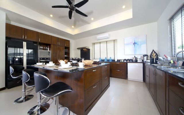 Villa Hin Fa 8 Bed Seaviews in Extensive Modern Grandeur