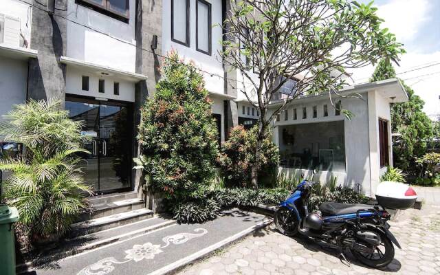 RedDoorz Plus near Ubung Terminal Denpasar