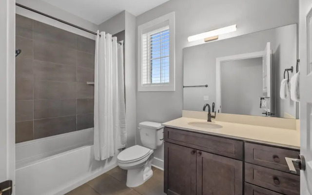 Pulse - Minutes to Broadway - Sleeps 6