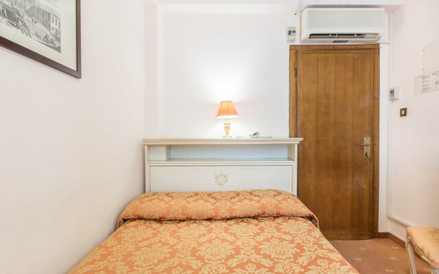 Hotel Ambassador Tre Rose