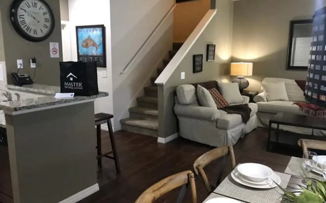 Lucaya Village 3040 #22-101