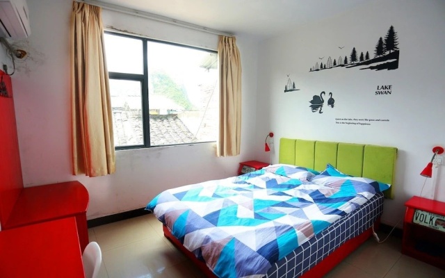Yangshuo Showbiz Youth Hostel – Guest Rooms – Guilin