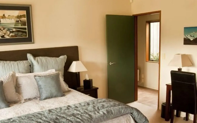 Whakaipo Lodge