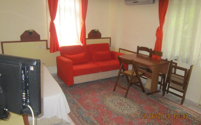 Red Rose Hotel